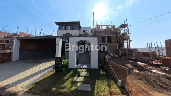 image RUMAH MEWAH 2 LANTAI DI KOTA MALANG (1)