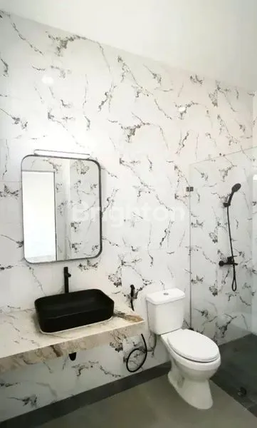 image RUMAH MEWAH 3 LANTAI DEKAT WTC & MALL MANGGA DUA, PADEMANGAN (7)