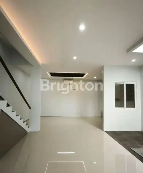 image RUMAH MEWAH 3 LANTAI DEKAT WTC & MALL MANGGA DUA, PADEMANGAN (1)