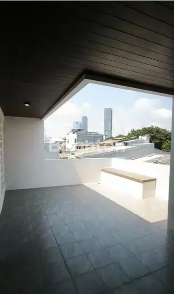 image RUMAH MEWAH 3 LANTAI DEKAT WTC & MALL MANGGA DUA, PADEMANGAN (3)