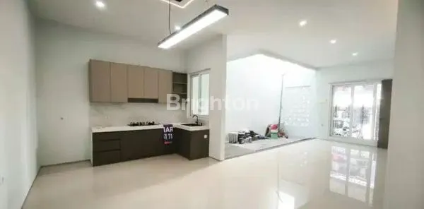 image RUMAH MEWAH 3 LANTAI DEKAT WTC & MALL MANGGA DUA, PADEMANGAN (2)