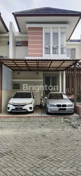 image RUMAH MEWAH 2 LANTAI SEMI-FURNISHED DEKAT MRT LEBAK BULUS (1)