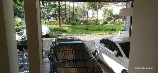 image RUMAH MEWAH 2 LANTAI SEMI-FURNISHED DEKAT MRT LEBAK BULUS (8)