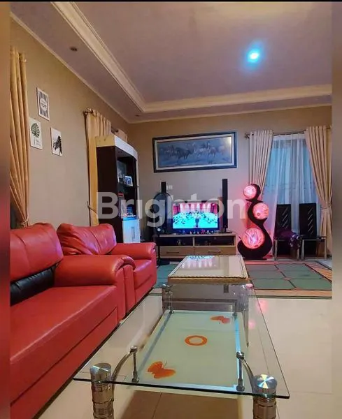 image RUMAH DI TENGAH KOTA DENGAN 2 LANTAI (2)