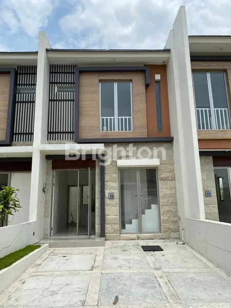 image GREENLAND MENGANTI GRESIK, BARU 2LANTAI (1)