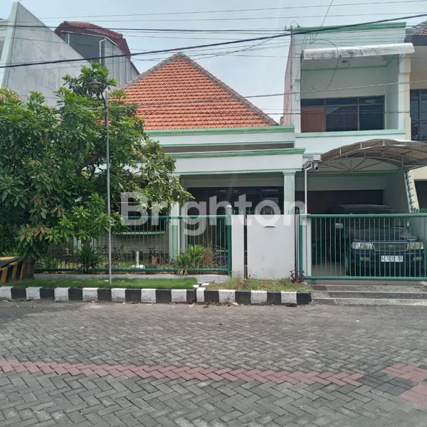 image RUMAH 1.5 LANTAI ONE GATE SISTEM MANYAR KARTIKA DEKAT STESIA NGAGEL RMI PUCANG NGINDEN SEMOLOWARU KLAMPIS SAMSAT KERTAJAYA (1)