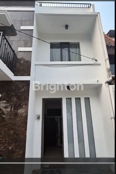 image RUMAH 3 LANTAI BABATAN PRATAMA (3)