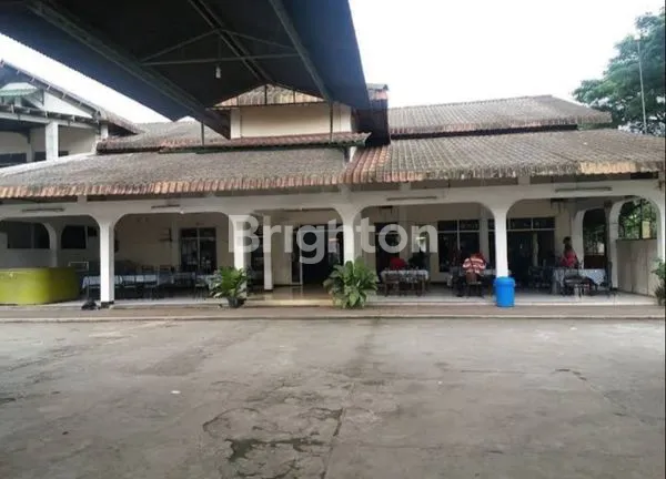 BANGUNAN EX. RESTO SARADAN ASRI, KABUPATEN MADIUN, LOKASI STRATEGIS DI JALAN RAYA PROPINSI, PARKIR LUAS UNTUK BUS & TRUK, 7 KM DARI EXIT TOL CARUBAN, MURAH !