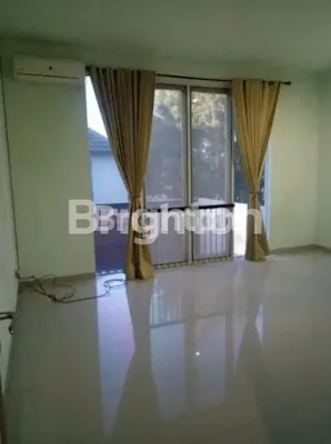 image RUMAH MINIMALIS 2 LANTAI SIAP HUNI (2)