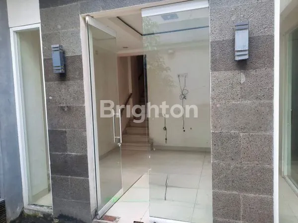 image RUMAH 3 LT DI KRAMAT JAKARTA TIMUR (3)