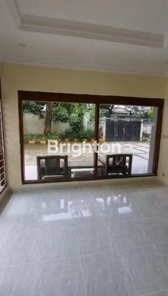 image RUMAH MEWAH DENGAN KOLAM RENANG DI KAWASAN PREMIUM KEMANG, JAKARTA SELATAN (1)
