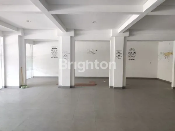image DISEWAKAN RUMAH USAHA 2 LANTAI EX BANK LOKASI STRATEGIS SELANGKAH KE RS ADI HUSADA UNDAAN PUSAT BISNIS JAGALAN PENGAMPON KALIANYAR (4)