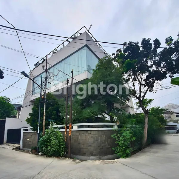 image RUMAH HOOK 3 LANTAI + ROOFTOP GAZEBO DI JELAMBAR - FASILITAS LENGKAP (1)