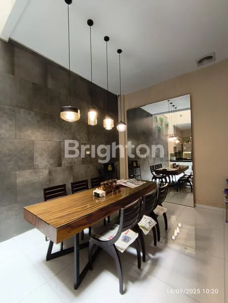 image  DI JUAL RUMAH ISTIMEWA • KOMPLEK GRAHA METROPOLITAN - GOLF VIEW - FULL FURNISHED MEWAH - LEBAR 8 METER (1)