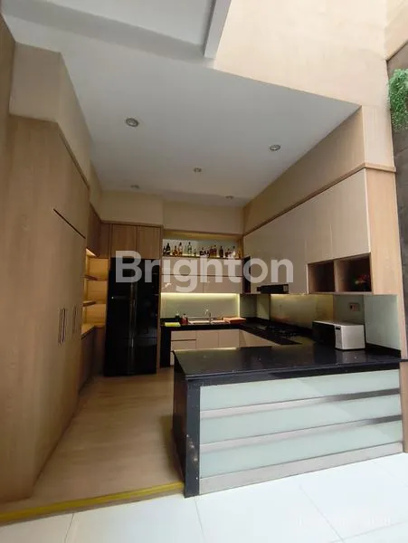 image  DI JUAL RUMAH ISTIMEWA • KOMPLEK GRAHA METROPOLITAN - GOLF VIEW - FULL FURNISHED MEWAH - LEBAR 8 METER (2)