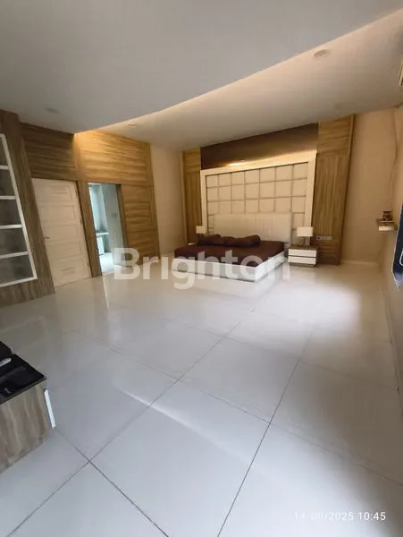 image  DI JUAL RUMAH ISTIMEWA • KOMPLEK GRAHA METROPOLITAN - GOLF VIEW - FULL FURNISHED MEWAH - LEBAR 8 METER (4)