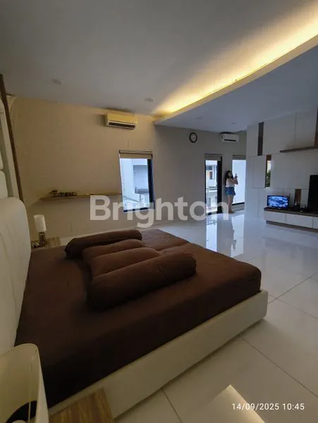 image  DI JUAL RUMAH ISTIMEWA • KOMPLEK GRAHA METROPOLITAN - GOLF VIEW - FULL FURNISHED MEWAH - LEBAR 8 METER (5)