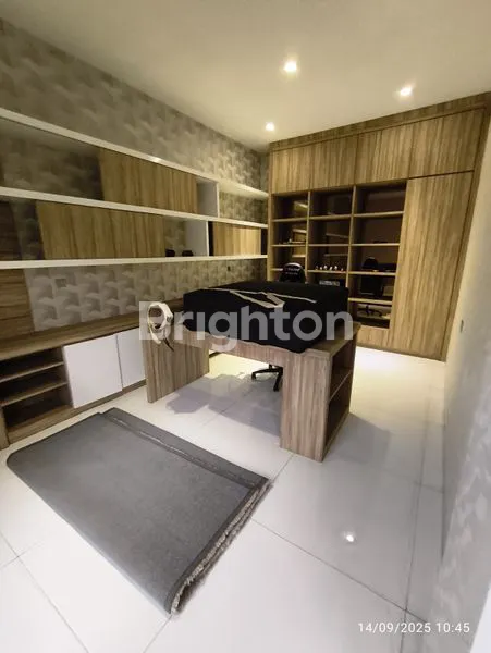image  DI JUAL RUMAH ISTIMEWA • KOMPLEK GRAHA METROPOLITAN - GOLF VIEW - FULL FURNISHED MEWAH - LEBAR 8 METER (6)