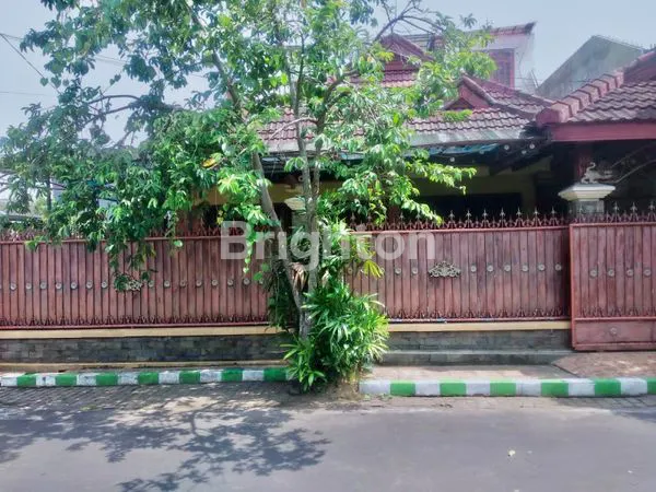 image DI JUAL RUMAH MEWAH 2 LANTAI DI SAWOJAJAR MALANG - 5 KT, 3 KM, 212 M2, WATER HEATER TENAGA SURYA2750000 (1)