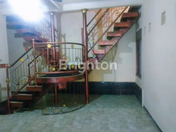 image DI JUAL RUMAH MEWAH 2 LANTAI DI SAWOJAJAR MALANG - 5 KT, 3 KM, 212 M2, WATER HEATER TENAGA SURYA2750000 (8)