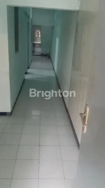 image RUMAH 2 LANTAI 4KT DI DUKUH KUPANG - CARPORT 2 MOBIL (1)