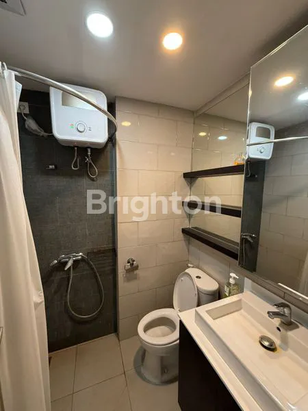 image FURNISH FASILITAS LENGKAP APARTMENT BENSON DI SURABAYA BARAT JAWA TIMUR. NYAMAN DAN MEWAH. 2BEDROOM DEKAT CITRALAND, ORCHARD, TANGLIN, PTC, PINTU MASUK TOLL, PAKUWON INDAH.  (5)