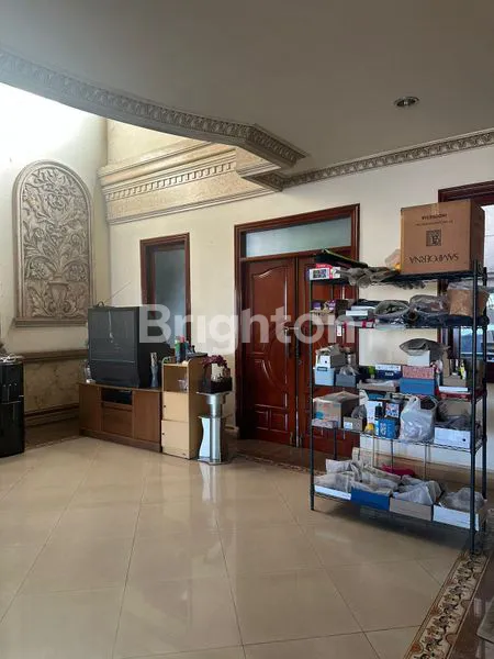 image RUMAH FAVORIT STRATEGIS DI CITRALAND TAMAN PUSPA RAYA SURABAYA BARAT JAWA TIMUR. DEKAT PASAR MODERN CITRALAND, UNIVERSITAS CIPUTRA, GWALK, PAKUWON MALL, PINTU MASUK TOLL, GRAHA FAMILY. (1)