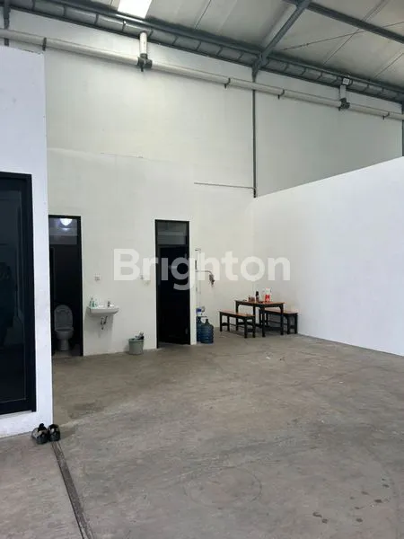 image GUDANG SENTRAL ROMOKALISARI ADA KANTOR SUPER RAPIH LOKASI STRATEGIS (4)