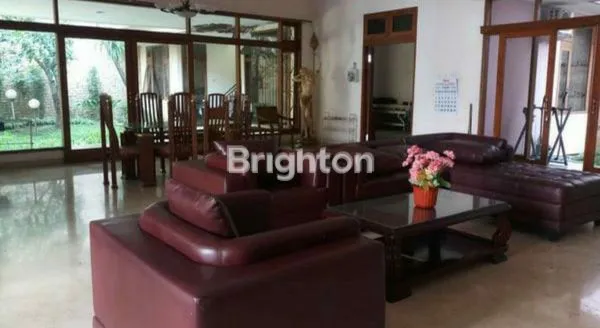 image RUMAH MEWAH 1 LANTAI, SEMI FURNISHED, DI LOKASI PREMIUM, STRATEGIS, JALAN SEMERU, ORO ORO DOWO, KOTA MALANG, JAWA TIMUR   (2)