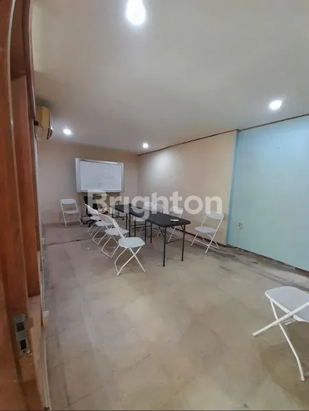 image PERBATASAN PURWOSARI-LAWEYAN, SURAKARTA, RUMAH HITUNG TANAH, UKURAN STANDAR, LOKASI RAMAI DAN STRATEGIS, HARGA BISA NEGO (3)