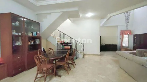 image RUMAH MEWAH 2 LANTAI DI INTERCON KEBUN JERUK, SEMI-FURNISHED, SHM (5)