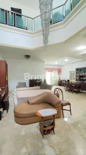 image RUMAH MEWAH 2 LANTAI DI INTERCON KEBUN JERUK, SEMI-FURNISHED, SHM (3)