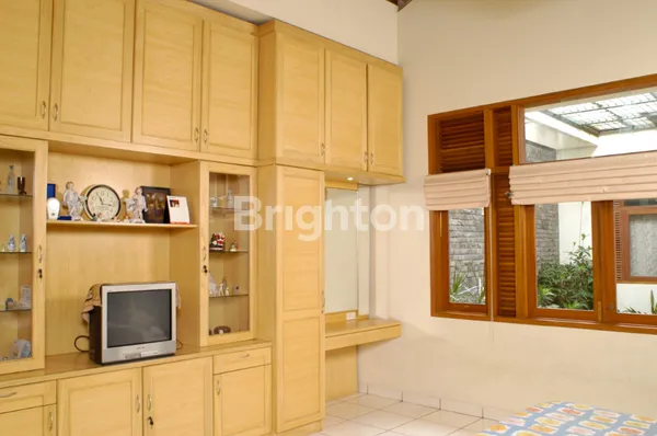 image DIJUAL RUMAH BAGUS KARYA ARSITEK DI CEMPAKA PUTIH (2)