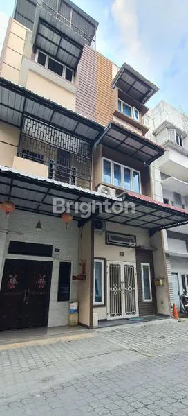 image RUMAH MEWAH 3 LANTAI FULL FURNISH DI GRAHA TENUN MEDAN PETISAH (1)