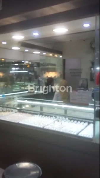 PASAR ATOM, TOKO EMAS, PUSAT JUAL BELI EMAS