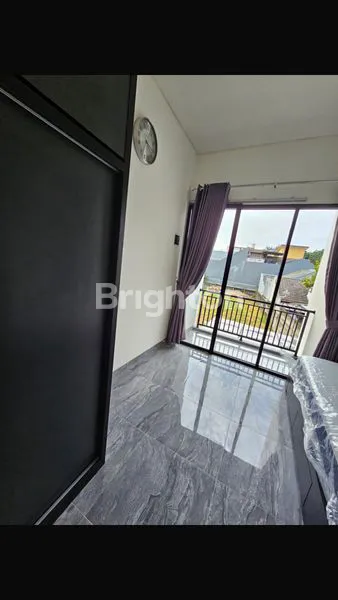 image RUMAH MODERN SKANDINAVIA LOKASI DEKAT  GRAHA RAYA (5)