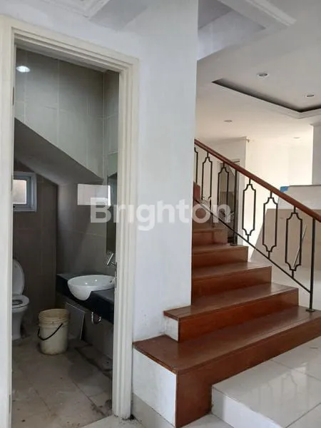 image RUMAH 2 LANTAI CLUSTER GREENWICH BSD CITY TANGERANG (5)