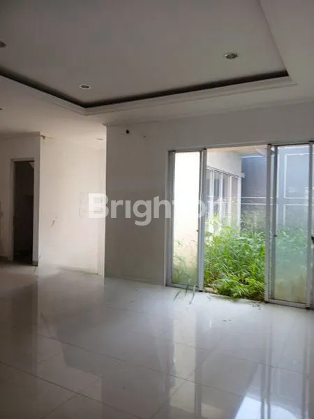 image RUMAH 2 LANTAI CLUSTER GREENWICH BSD CITY TANGERANG (6)