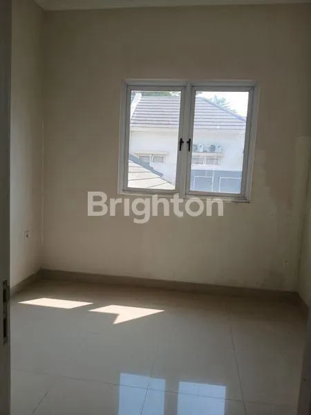 image RUMAH 2 LANTAI CLUSTER GREENWICH BSD CITY TANGERANG (7)