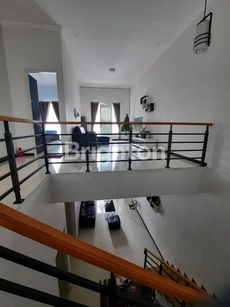 image RUMAH 2 LANTAI FULL FURNISH KECUALI ELEKTRONIK,AC MASUK. SIAP HUNI DENGAN DISAIN MODERN (6)