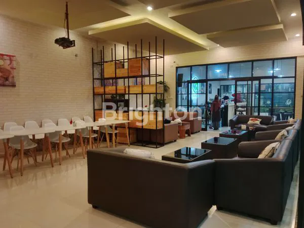 image JUAL SEWA RUMAH USAHA NOL JALAN RAYA JEMURSARI SUPER STRATEGIS SIAP HUNI (3)