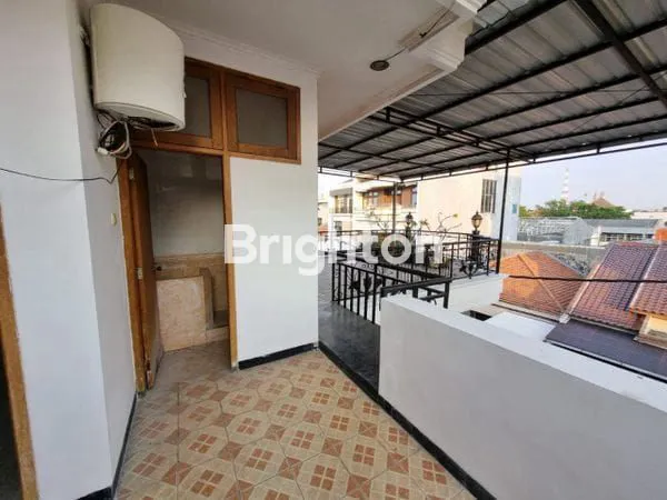 image RUMAH MEWAH STRATEGIS TENGAH KOTA (4)