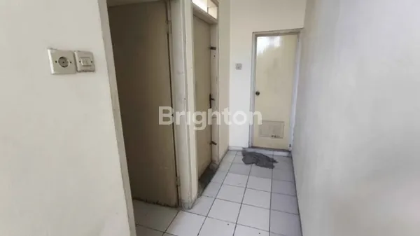 image SELANGKAH RAYA MERR RUMAH SECOND PONDOK NIRWANA DIJUAL CEPAT, DEKAT PUSAT PERBELANJAAN, LOKASI SANGAT STRATEGIS (3)