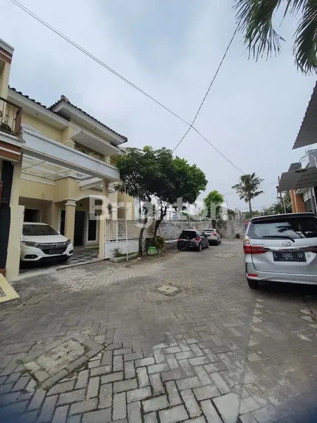 image PERUMAHAN GRAHA INDAH, GAYUNG KEBONSARI MINIMALIS 2 LANTAI, FULL FURNISHED, ROW JALAN LEBAR, DEKAT A. YANI, DEKAT MASJID AL-HIKMAH GAYUNGSARI DAN SEKOLAH DASAR AL-HIKMAH (2)