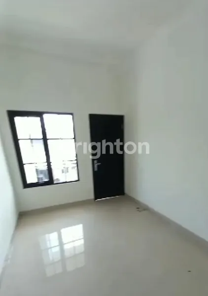 image RUMAH 2 LANTAI 3KT DI GRIYA PERMATA HIJAU KALASAN STRATEGIS (4)