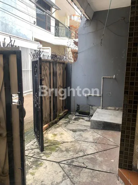 image RUMAH  1 1/2 LANTAI , ROW JALAN 1 MOBIL TANJUNG DUREN. JAKARTA BARAT (2)