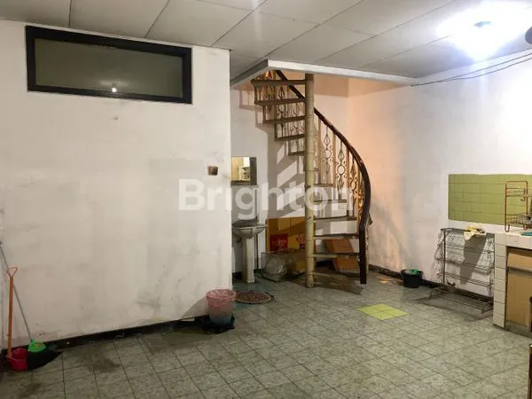 image RUMAH  1 1/2 LANTAI , ROW JALAN 1 MOBIL TANJUNG DUREN. JAKARTA BARAT (4)