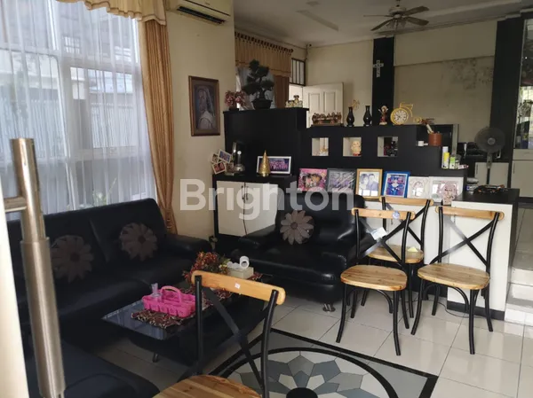 image RUMAH SIMPANG DARMO PERMAI SELATAN SURABAYA BARAT POSISI HOOK  (2)