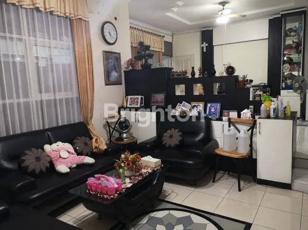 image RUMAH SIMPANG DARMO PERMAI SELATAN SURABAYA BARAT POSISI HOOK  (3)