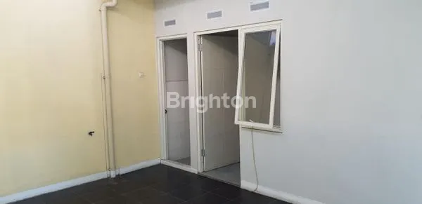 image RUMAH POJOK PREMIUM 3+1KT DI PURI SURYA JAYA, SIAP HUNI (4)